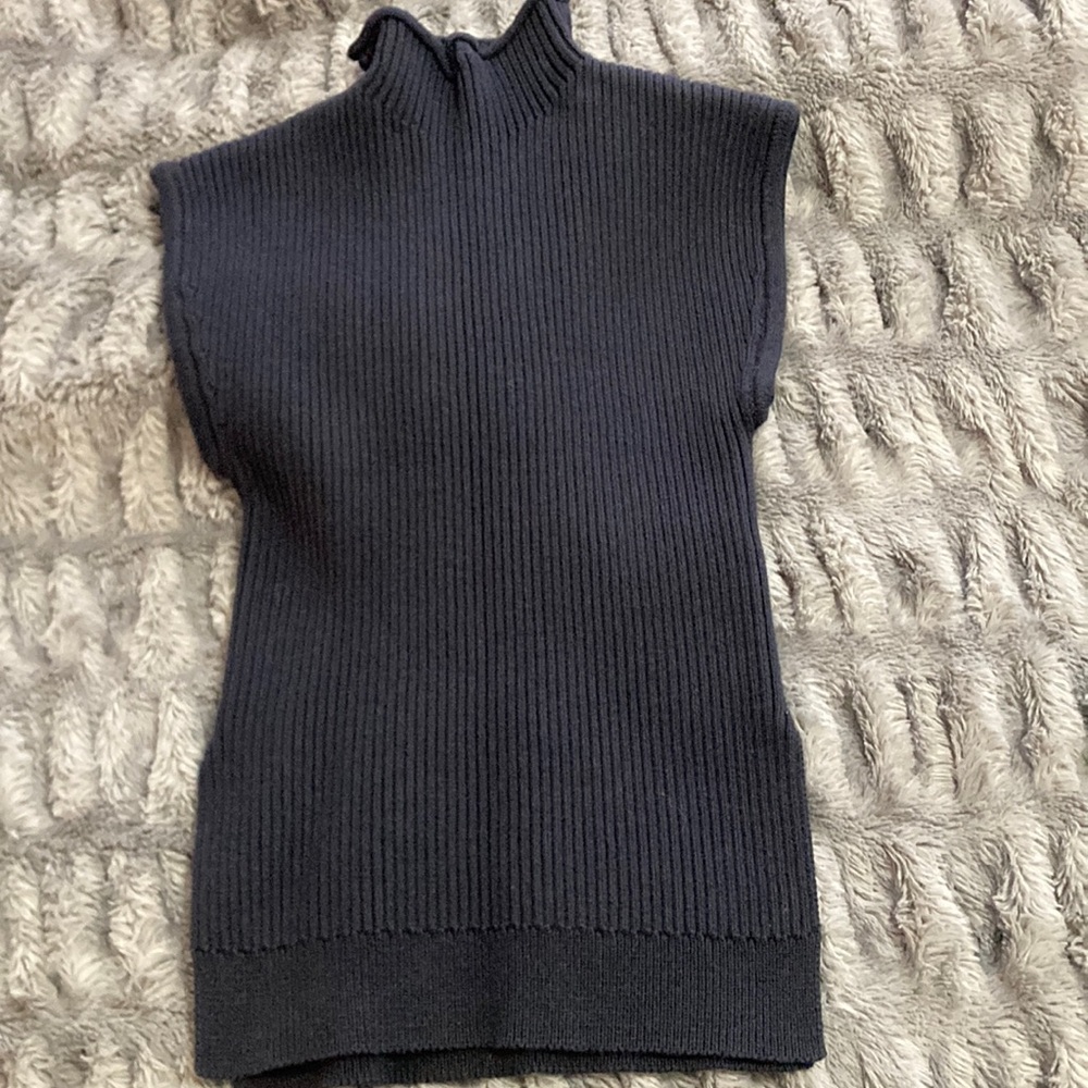 Zara Mock Neck knitted sleeveless sweater